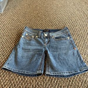 Seven 7 women’s Jean shorts size 6 like new